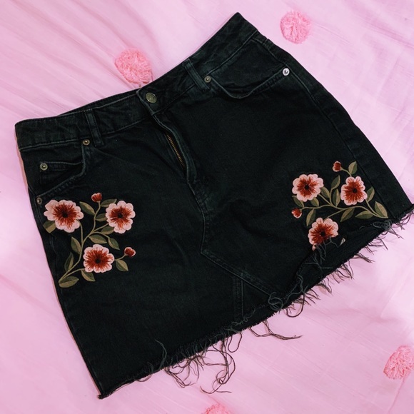 Topshop Dresses & Skirts - Topshop Denim Skirt with Floral Embroidery